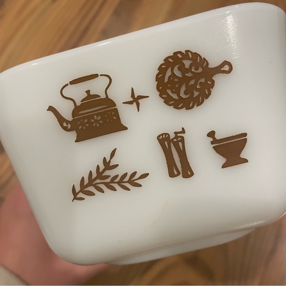 SOLD Pyrex Early American 0502 1 1/2 Pt Fridgie Fridge Rectangle Storage 502 - Picture 3 of 14